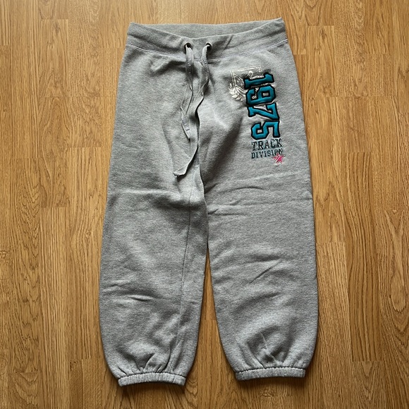 Urban Heritage Cropped Sweatpants - Set of 2 (Grey and Black) - Picture 2 of 9